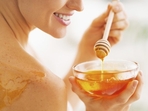 6 ways to use honey for dry skin: DIY scrub to night serum 