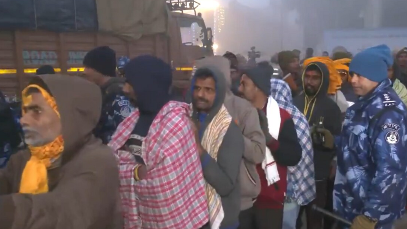 Ram Lalla darshan: Massive crowds continue to throng temple on second day - Vimarsana News
