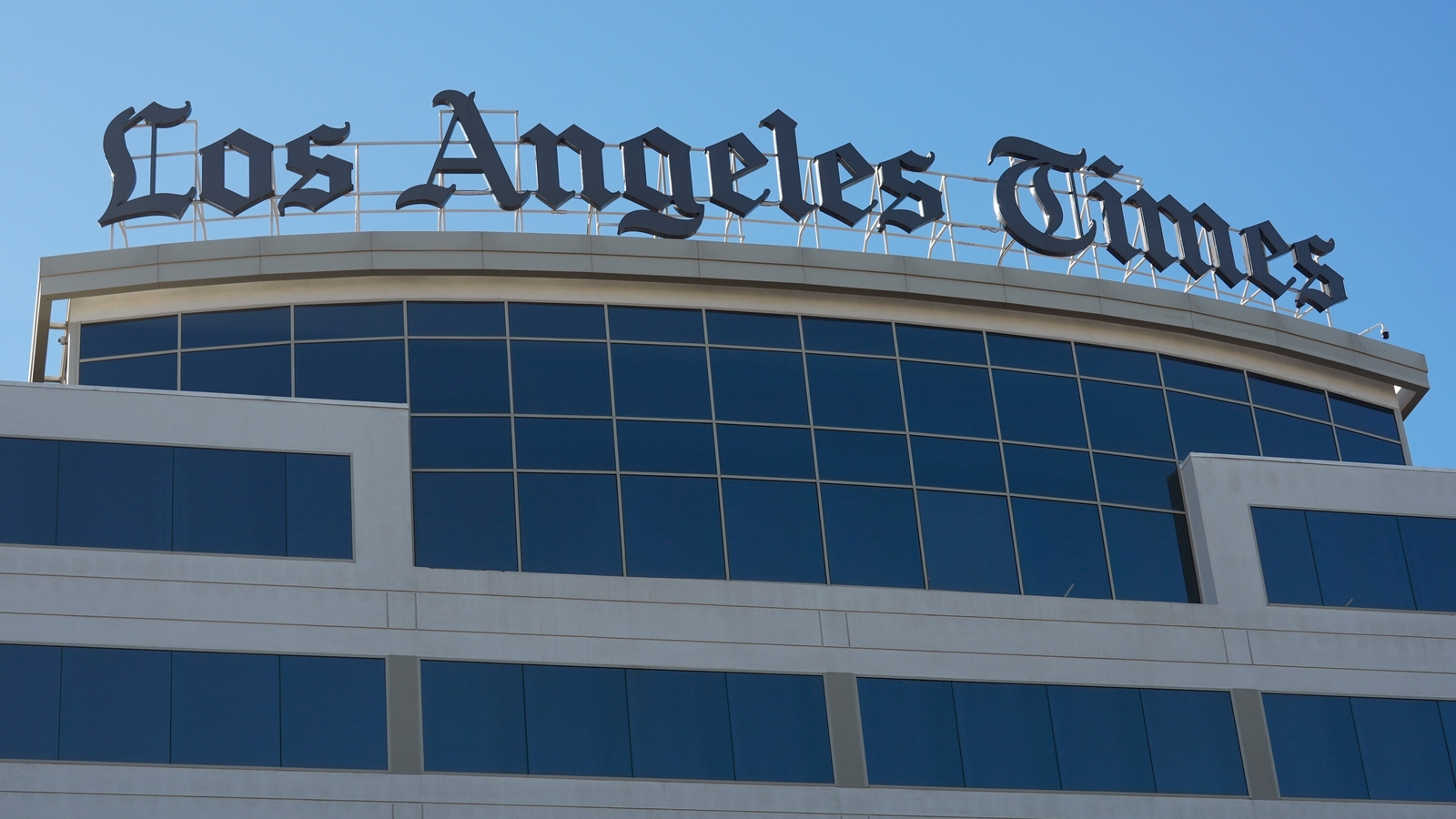 'A dark day'; LA Times employees react to massive layoffs - Vimarsana News