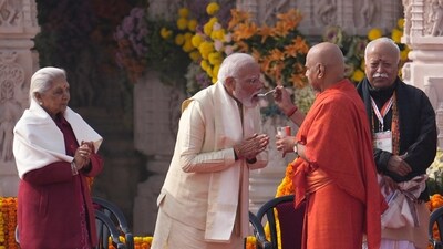 Veteran Congress leader Veerappa Moily has triggered a controversy after he expressed doubt over whether PM Modi actually fasted for 11 days. Veteran Congress leader Veerappa Moily has triggered a controversy after he expressed doubt over whether PM Modi actually fasted for 11 days.