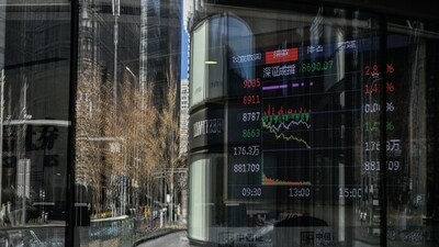 Electronic stock boards seen through a glass window at a branch of Citic Securities Co. branch in Beijing, China, on Monday, Jan. 22, 2024. China�s largest brokerage has suspended short selling for some clients in mainland markets amid a deepening rout in the nation�s stocks, according to people familiar with the matter. Source: Bloomberg (Bloomberg) Electronic stock boards seen through a glass window at a branch of Citic Securities Co. branch in Beijing, China, on Monday, Jan. 22, 2024. China�s largest brokerage has suspended short selling for some clients in mainland markets amid a deepening rout in the nation�s stocks, according to people familiar with the matter. Source: Bloomberg (Bloomberg)