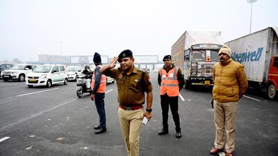 Inspections were also carried out at railway stations, metro stations, bus stands and local markets, among other places that witness a heavy footfall, especially on Republic Day. More security checks will be carried out till Friday. (Sunil Ghosh/HT Photo) Inspections were also carried out at railway stations, metro stations, bus stands and local markets, among other places that witness a heavy footfall, especially on Republic Day. More security checks will be carried out till Friday. (Sunil Ghosh/HT Photo)