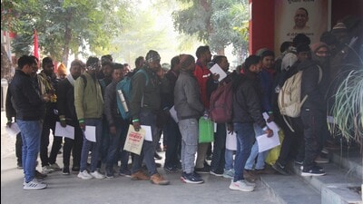 Job aspirants queue up at ITI, Aliganj in Lucknow for skill test. (Deepak Gupta/HT) Job aspirants queue up at ITI, Aliganj in Lucknow for skill test. (Deepak Gupta/HT)