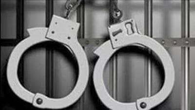 Police said they seized  ₹1,29,000 and heroin from the accused. (iStock)