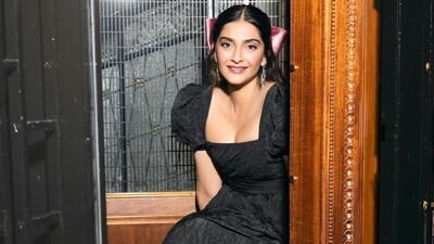 Sonam Kapoor has now also lost her pregnancy weight and revealed the same on Instagram. Last year, she also hosted a grand party for footballer David Beckham at her new Mumbai home. Sonam Kapoor has now also lost her pregnancy weight and revealed the same on Instagram. Last year, she also hosted a grand party for footballer David Beckham at her new Mumbai home.