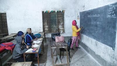 Students attend school amid biting cold in Patna, Bihar on Tuesday. (Santosh Kumar/ HT Photo) Students attend school amid biting cold in Patna, Bihar on Tuesday. (Santosh Kumar/ HT Photo)