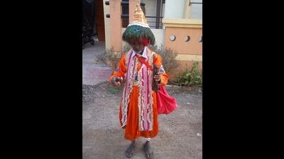 The “Vasudeo” is one of the several communities listed by the government as “bhikshekari”, or those who survive on alms. (HT PHOTO) The “Vasudeo” is one of the several communities listed by the government as “bhikshekari”, or those who survive on alms. (HT PHOTO)