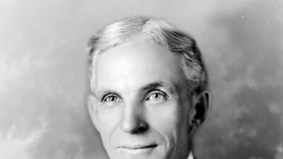 Henry Ford, confident as always, agreed to help the consortium and took them to his garage where his and the competitor’s vehicles were parked (WikiCommons) Henry Ford, confident as always, agreed to help the consortium and took them to his garage where his and the competitor’s vehicles were parked (WikiCommons)