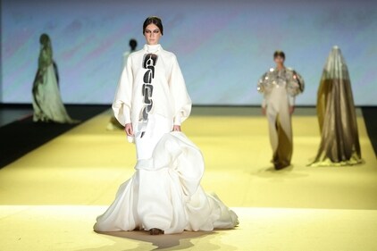 TOPSHOT - Models present creations for the Stephane Rolland show during the Women's Haute-Couture Spring/Summer 2024 Fashion Week in Paris on January 23, 2024. (Photo by Thomas SAMSON / AFP) TOPSHOT - Models present creations for the Stephane Rolland show during the Women's Haute-Couture Spring/Summer 2024 Fashion Week in Paris on January 23, 2024. (Photo by Thomas SAMSON / AFP)