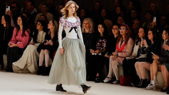 A model presents a creation for Chanel during the Women's Haute-Couture Spring/Summer 2024 Fashion Week in Paris on January 23, 2024. (Photo by Geoffroy VAN DER HASSELT / AFP) A model presents a creation for Chanel during the Women's Haute-Couture Spring/Summer 2024 Fashion Week in Paris on January 23, 2024. (Photo by Geoffroy VAN DER HASSELT / AFP)