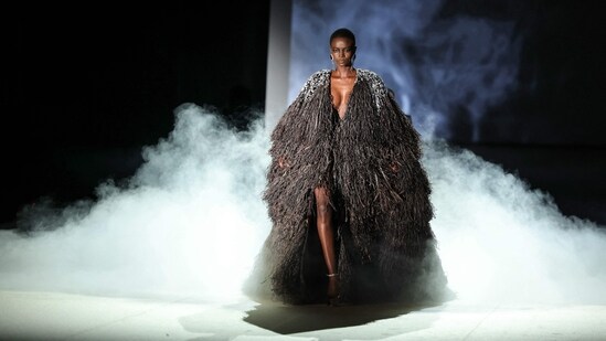 TOPSHOT - A model presents a creation for the Stephane Rolland show during the Women's Haute-Couture Spring/Summer 2024 Fashion Week in Paris on January 23, 2024. (Photo by Thomas SAMSON / AFP)(AFP) TOPSHOT - A model presents a creation for the Stephane Rolland show during the Women's Haute-Couture Spring/Summer 2024 Fashion Week in Paris on January 23, 2024. (Photo by Thomas SAMSON / AFP)(AFP)