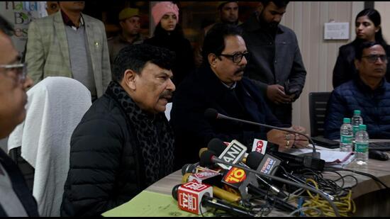 Uttar Pradesh environment minister KP Malik addresses a press conference at Okhla Bird Sanctuary in Noida, on Wednesday, (Sunil Ghosh/HT Photo)