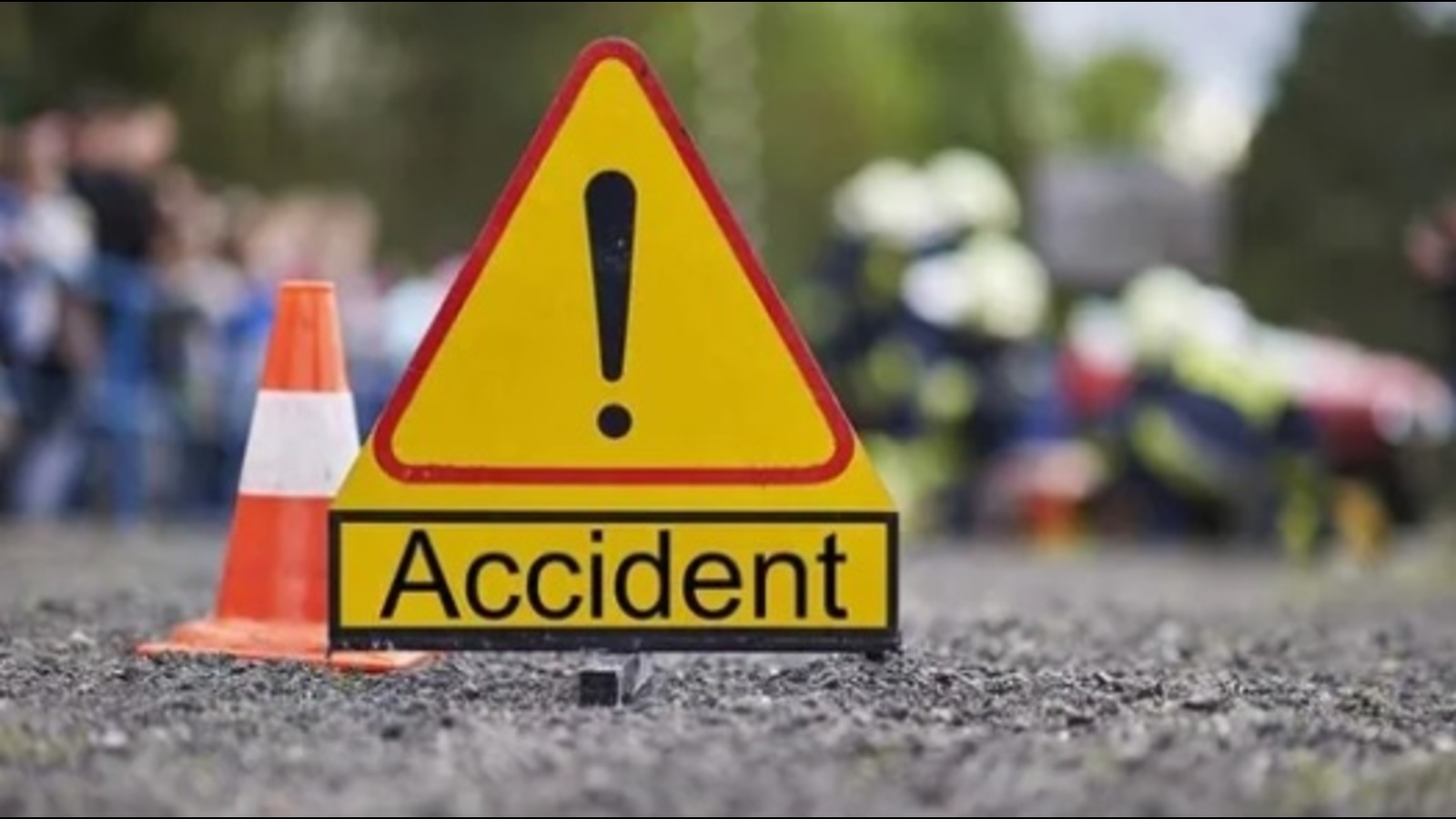 Purvanchal Expressway mishap: Bus-tanker collision leaves one dead, four injured - Vimarsana News