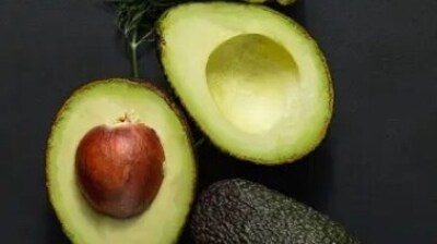 Avocados are loaded with fiber and healthy fats that can help in improving cognition. Hence, it's great for both brain and gut.&nbsp; (Unsplash)