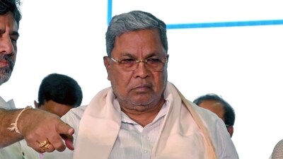 Karnataka Chief Minister Siddaramaiah with State Deputy Chief Minister DK Shivakumar and others in Bengaluru. (ANI Photo) (Shashidhar Byrappa) Karnataka Chief Minister Siddaramaiah with State Deputy Chief Minister DK Shivakumar and others in Bengaluru. (ANI Photo) (Shashidhar Byrappa)