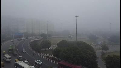 Fog in New Delhi on Thursday. (ANI) Fog in New Delhi on Thursday. (ANI)
