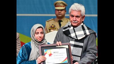 Jammu and Kashmir lieutenant governor Manoj Sinha with a beneficiary during a programme held under the Ghar-Ghar KCC Abhiyaan and Swarozgar Utsav at the Convention Centre in Jammu on Wednesday. (ANI Photo)
