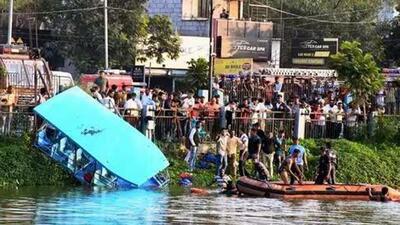 People gather during a rescue and search operation near a lake in Vadodara on Thursday, January 18. (PTI) People gather during a rescue and search operation near a lake in Vadodara on Thursday, January 18. (PTI)