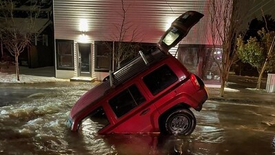 A Washington couple was in for horror when their car plunged into a sinkhole in a Vancouver intersection while returning home last week (@VancouverPDUSA/X) A Washington couple was in for horror when their car plunged into a sinkhole in a Vancouver intersection while returning home last week (@VancouverPDUSA/X)