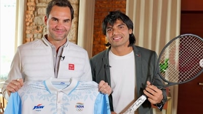 Roger Federer posing for the camera with Neeraj Chopra. (Instagram/@neeraj____chopra) Roger Federer posing for the camera with Neeraj Chopra. (Instagram/@neeraj____chopra)