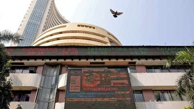 A bird flies past a screen displaying the Sensex results on the facade of the Bombay Stock Exchange (BSE) building in Mumbai, February 1, 2023. REUTERS/Niharika Kulkarni/File Photo (REUTERS)