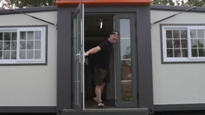 Unspeakable buys a house on Amazon, which is as small as... (Unspeakable YouTube channel) Unspeakable buys a house on Amazon, which is as small as... (Unspeakable YouTube channel)