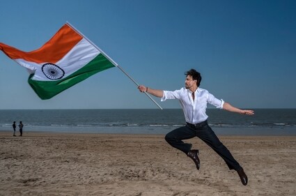 Actor Tiger Shroff's patriotism runs high, just like this high jump he executes flawlessly for HT City's special shoot. (Photo: Satish Bate/ HT) Actor Tiger Shroff's patriotism runs high, just like this high jump he executes flawlessly for HT City's special shoot. (Photo: Satish Bate/ HT)
