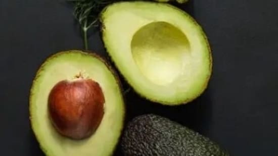 Avocados are loaded with fiber and healthy fats that can help in improving cognition. Hence, it's great for both brain and gut.&nbsp;(Unsplash)