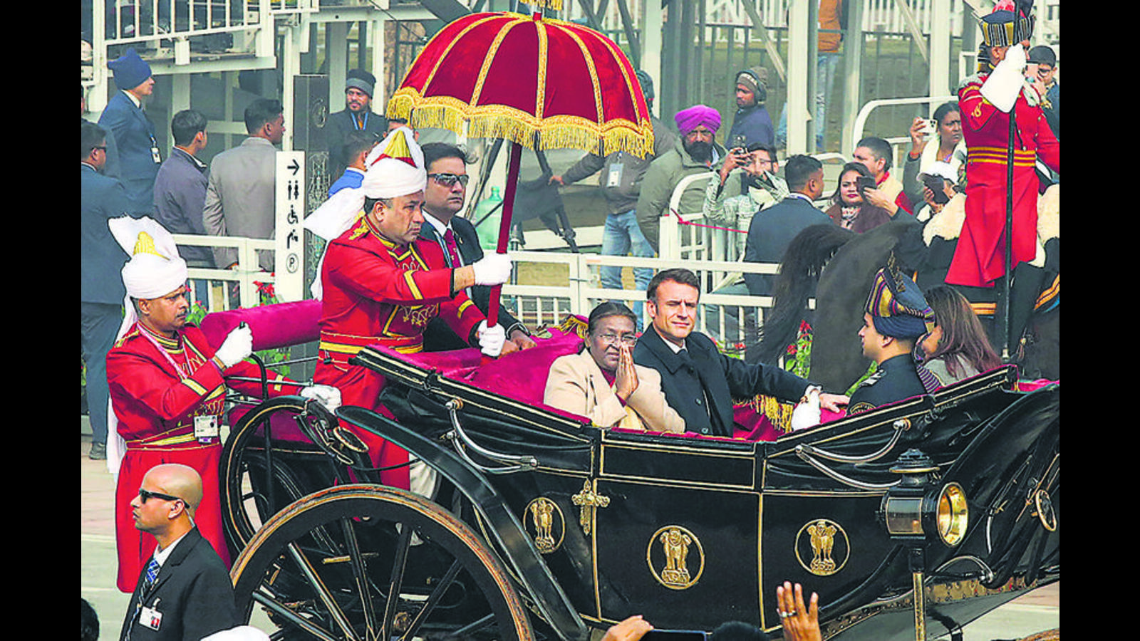 Tradition revived: Murmu, Macron arrive in a buggy on Republic Day - Vimarsana News