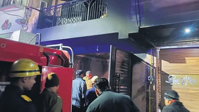 Four killed, two injured, in fire at Delhi residential building Four killed, two injured, in fire at Delhi residential building