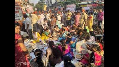 Navi Mumbai Maratha community caters to large morcha crowd Navi Mumbai Maratha community caters to large morcha crowd