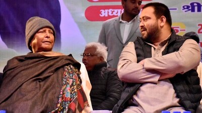 RJD chief Lalu Prasad (R) and Tejashwi Yadav entered into an alliance with Nitish Kumar in 2022. (file photo)