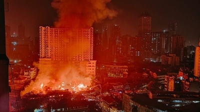 Fire at Timber Mart on Shuklaji street near Bilal masjid in Mumbai. (HT photo by Anshuman Poyrekar) Fire at Timber Mart on Shuklaji street near Bilal masjid in Mumbai. (HT photo by Anshuman Poyrekar)