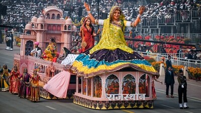 Rajasthan's tableau at the 2024 Republic Day parade showcased a vibrant tapestry of tradition, artistry, and women empowerment, titled "Vikasit Bharat Main- Padharo Mahare Desh" (Welcome to Our Great Nation in Developed India). (HT Photo/Raj K Raj)