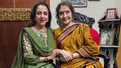 Hema Malini poses with Vyjayanthimala. The latter was conferred Padma Vibhushan on Thursday.