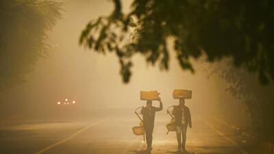 Two street vendors heading out on a cold morning near K G Marg in New Delhi, India. (Hindustan Times) Two street vendors heading out on a cold morning near K G Marg in New Delhi, India. (Hindustan Times)