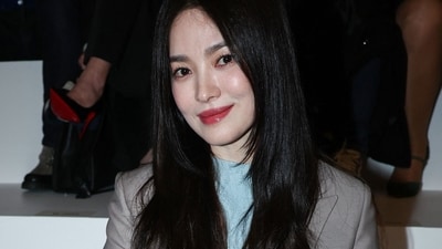 Song Hye-kyo also opted for something simple yet chic and looked stunning in a grey and blue outfit (Emmanuel Dunand / AFP) Song Hye-kyo also opted for something simple yet chic and looked stunning in a grey and blue outfit (Emmanuel Dunand / AFP)