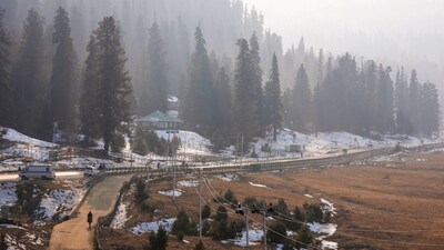 View of the snowless meadows of ski resort, in Gulmarg. (PTI) (HT_PRINT) View of the snowless meadows of ski resort, in Gulmarg. (PTI) (HT_PRINT)