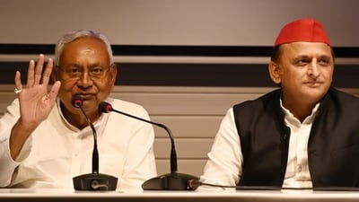 Bihar chief minister Nitish Kumar with Samajwadi Party chief Akhilesh Yadav. (Deepak Gupta/HT) Bihar chief minister Nitish Kumar with Samajwadi Party chief Akhilesh Yadav. (Deepak Gupta/HT)