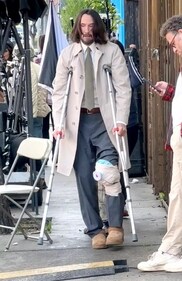 Keanu Reeves on the set of Good Fortune (TheImageDirect.com) Keanu Reeves on the set of Good Fortune (TheImageDirect.com)