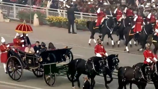 President Droupadi Murmu and her French counterpart Emmanuel Macron ride in special presidential carriage escorted by the President's Bodyguard. (ANI)