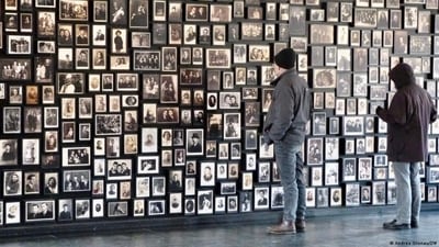 Exhibition in Auschwitz-Birkenau: Hundreds of photos and yet only a very small part of the victims of Nazi persecution during the Holocaust. (Andrea Grunau/DW) Exhibition in Auschwitz-Birkenau: Hundreds of photos and yet only a very small part of the victims of Nazi persecution during the Holocaust. (Andrea Grunau/DW)