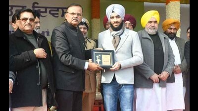 Arshdeep Singh clinched a gold medal in the U-66 kg karate category at the National School Games held in Ludhiana fromJanuary 6 to January 11. (HT) Arshdeep Singh clinched a gold medal in the U-66 kg karate category at the National School Games held in Ludhiana fromJanuary 6 to January 11. (HT)