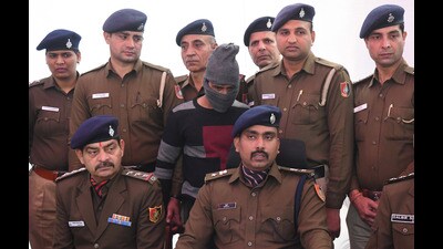 SP (City) Mridul sharing details of the gruesome case with mediapersons in Chandigarh on Saturday. (Ravi Kumar/HT) SP (City) Mridul sharing details of the gruesome case with mediapersons in Chandigarh on Saturday. (Ravi Kumar/HT)