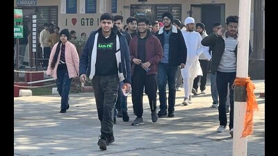 Students coming out of the examination centre after appearing in JEE exam in Ludhiana. (HT) Students coming out of the examination centre after appearing in JEE exam in Ludhiana. (HT)