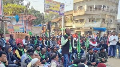The commercial establishments in Dumka remained shut on Saturday due to the day-long bandh called by the JMM (HT Photo) The commercial establishments in Dumka remained shut on Saturday due to the day-long bandh called by the JMM (HT Photo)