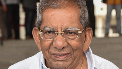 Veteran Congress leader Shamanuru Shivashankarappa. (JMM Medical College) Veteran Congress leader Shamanuru Shivashankarappa. (JMM Medical College)