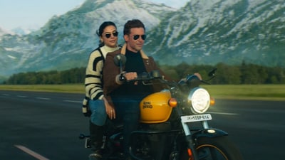 Deepika Padukone and Hrithik Roshan in a still from Fighter. Deepika Padukone and Hrithik Roshan in a still from Fighter.