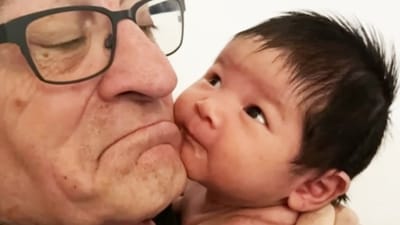 Robert De Niro's first picture with his new daughter Gia Robert De Niro's first picture with his new daughter Gia
