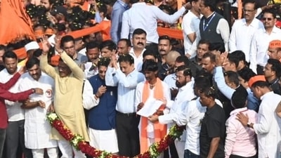 Maharashtra chief minister Eknath Shinde with Maratha quota quota activist Manoj Jarange-Patil in Navi Mumbai. (Bachchan Kumar / HT Photo) Maharashtra chief minister Eknath Shinde with Maratha quota quota activist Manoj Jarange-Patil in Navi Mumbai. (Bachchan Kumar / HT Photo)
